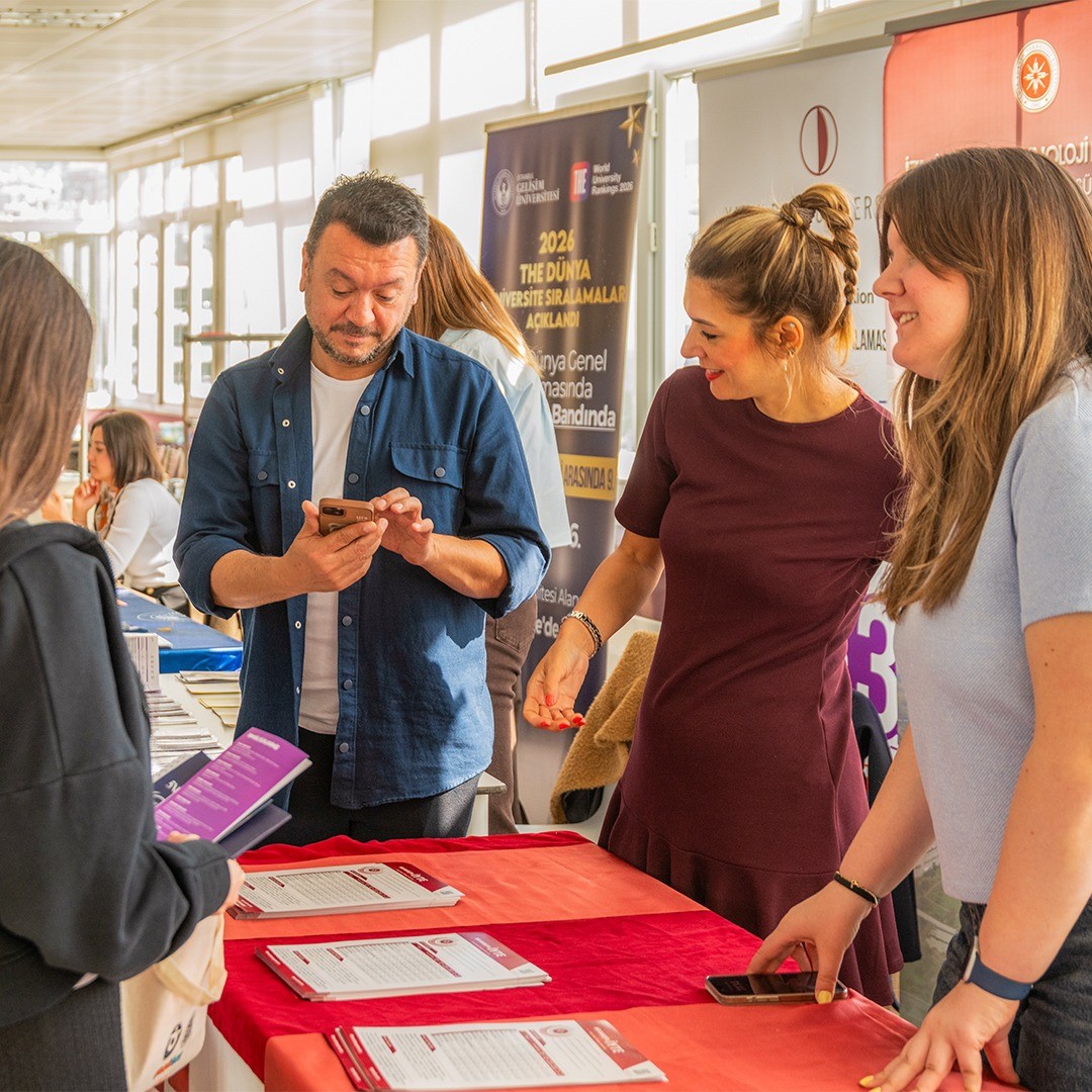 Radikal Okullarında kariyer günleri: Uzman isimler öğrencilerle geleceği konuştu
