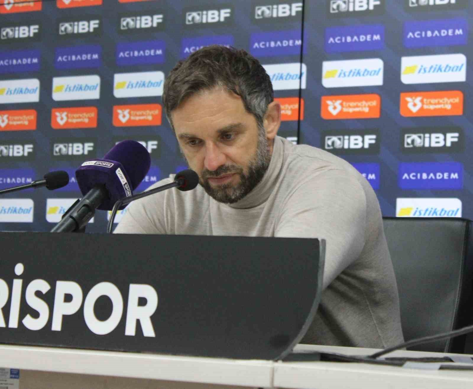 Radomir Djalovic: "Bugünkü mağlubiyetten sonra bir hayal kırıklığı yaşıyorum"
Radomir Djalovic: "Bugünkü mağlubiyetten sonra bir hayal kırıklığı yaşıyorum"