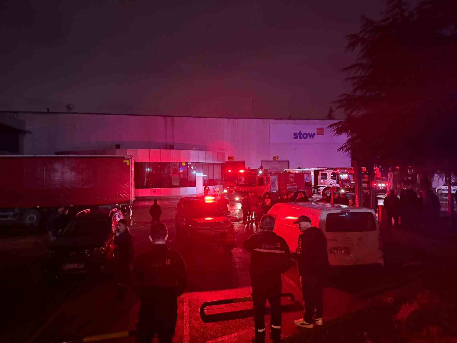 Raf imalatı yapılan fabrika alevlere teslim oldu
