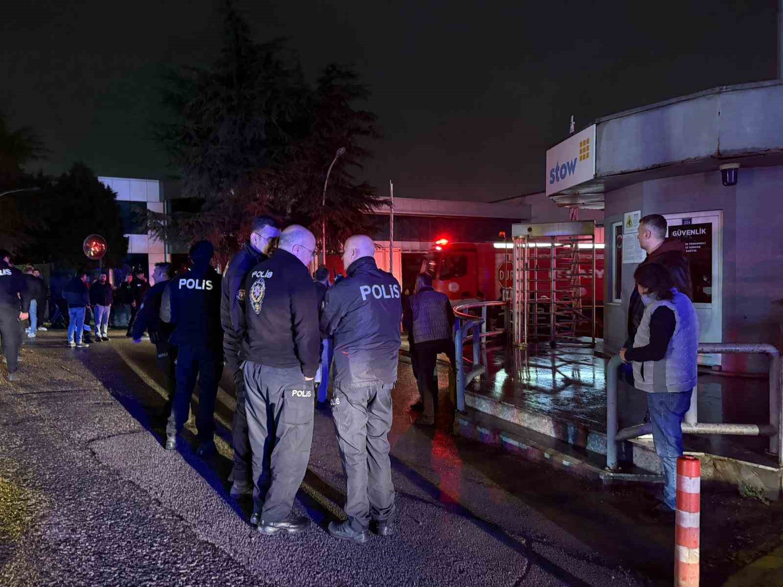 Raf imalatı yapılan fabrika alevlere teslim oldu
