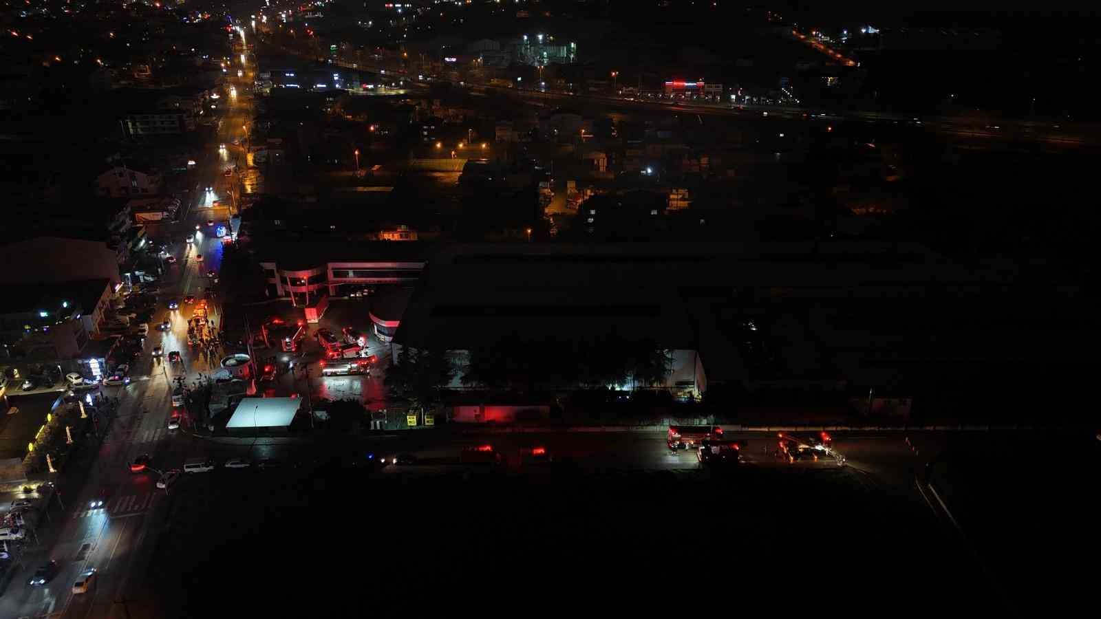 Raf imalatı yapılan fabrika alevlere teslim oldu
