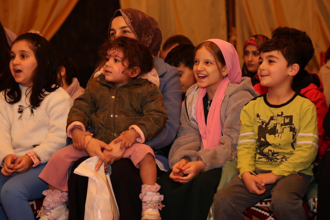 Ramazan akşamları otağ çadırında yaşanıyor
Ramazan akşamları otağ çadırında yaşanıyor