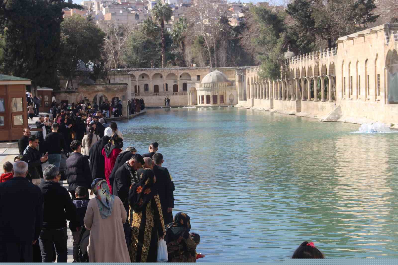 Ramazan ayında Balıklıgöl’e ziyaretçi akını

