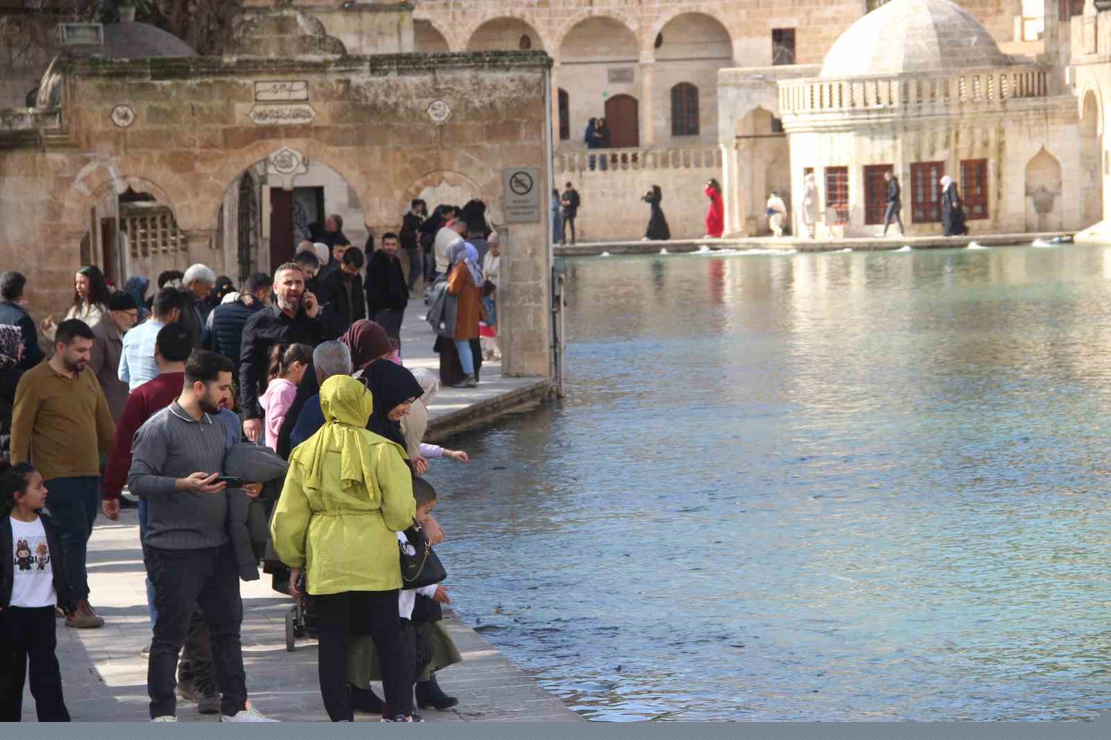 Ramazan ayında Balıklıgöl’e ziyaretçi akını
