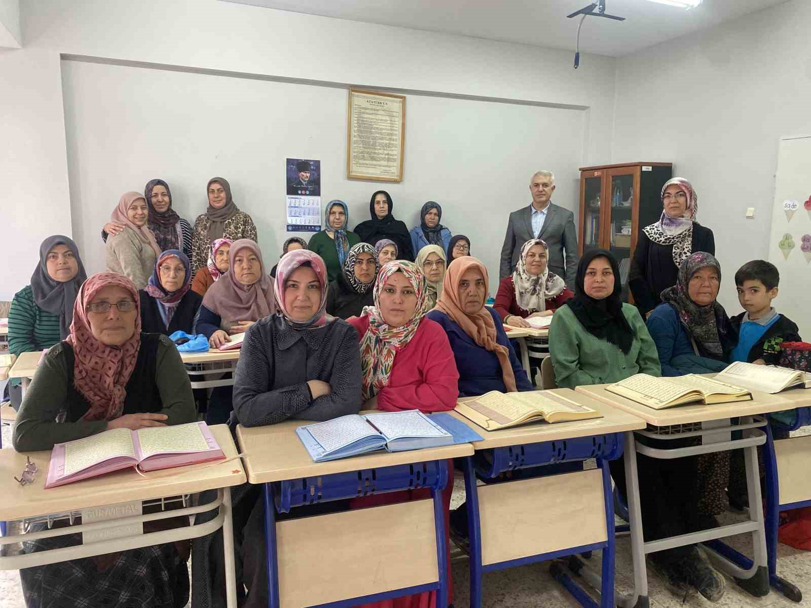 Ramazan ayında manevi eğitime yoğun ilgi
Ramazan ayında manevi eğitime yoğun ilgi