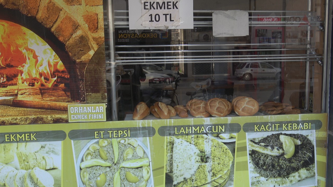 Ramazan ayında zam yapmayan fırıncı ekmeği ve pideyi 10 TL’den satıyor
