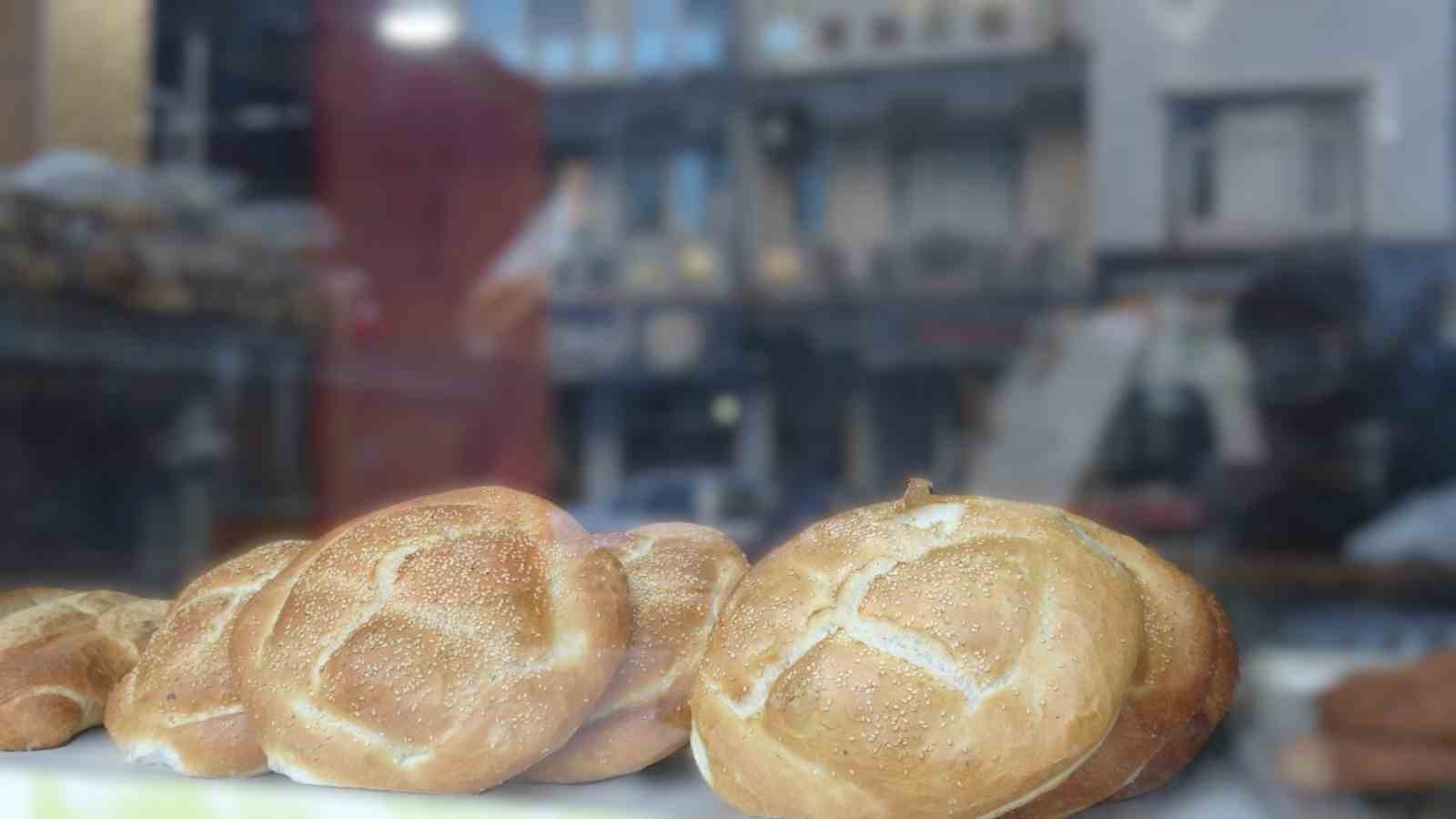 Ramazan ayında zam yapmayan fırıncı ekmeği ve pideyi 10 TL’den satıyor
