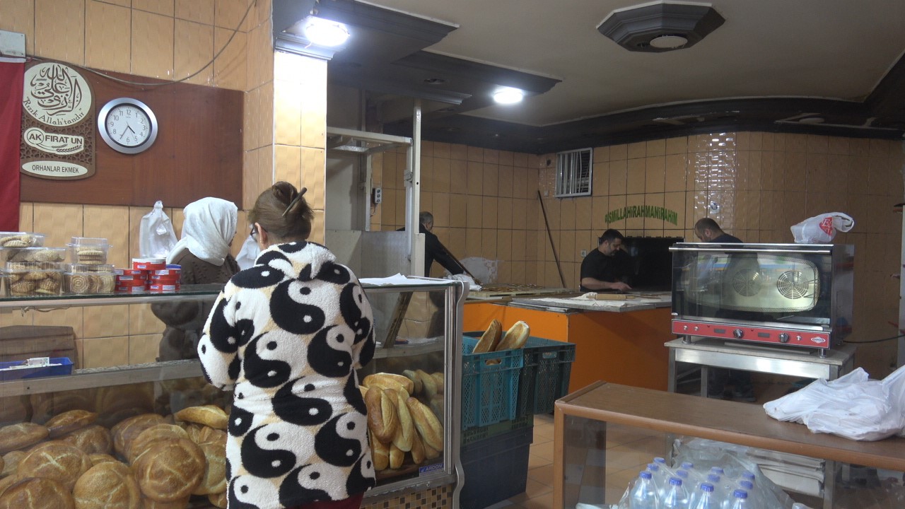 Ramazan ayında zam yapmayan fırıncı ekmeği ve pideyi 10 TL’den satıyor
