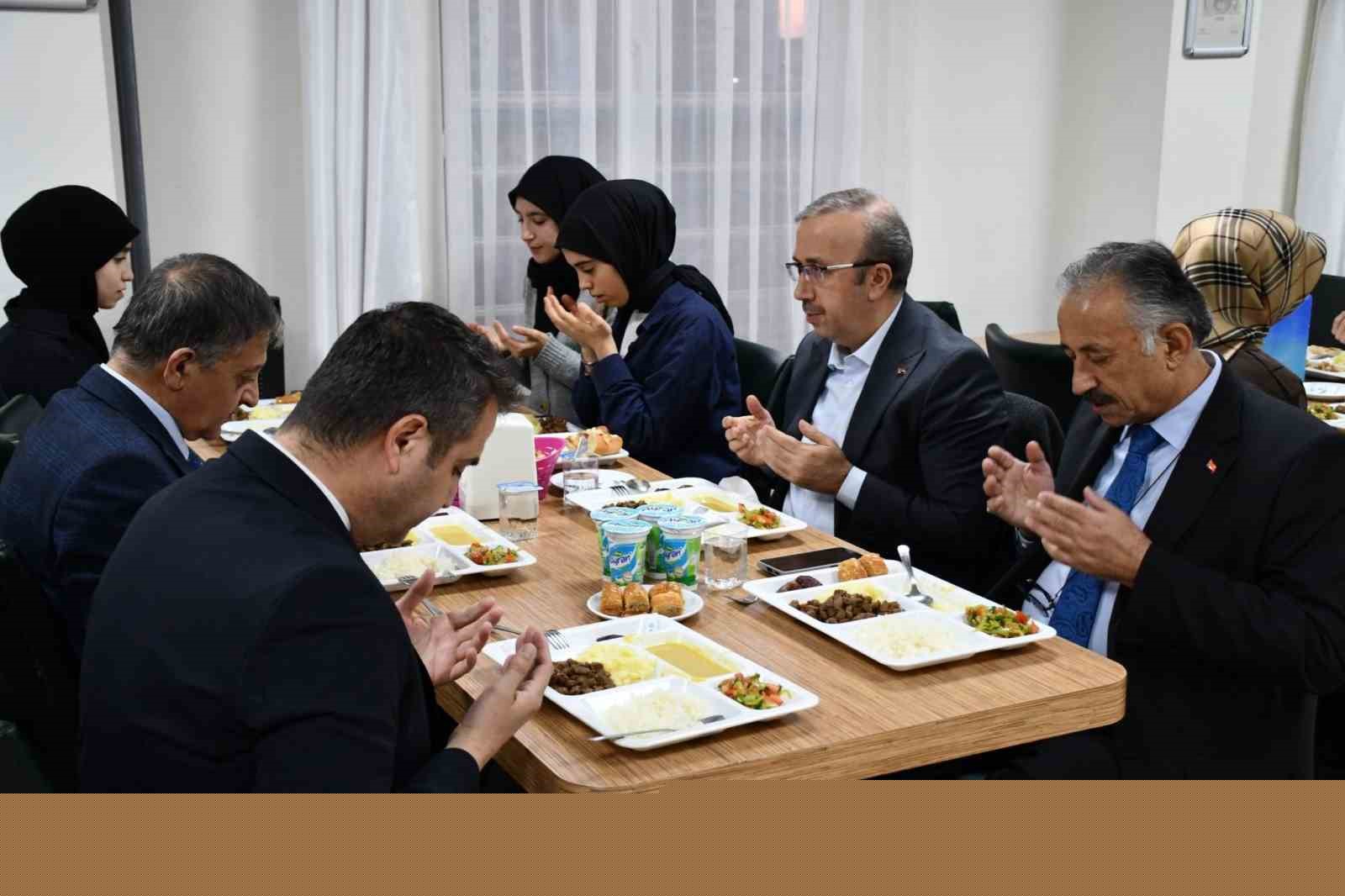 Ramazan ayının manevi ikliminde öğrencilerle buluşma
