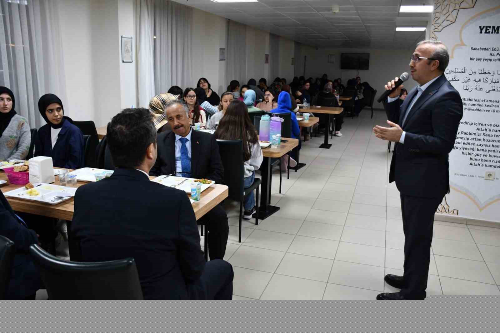 Ramazan ayının manevi ikliminde öğrencilerle buluşma
