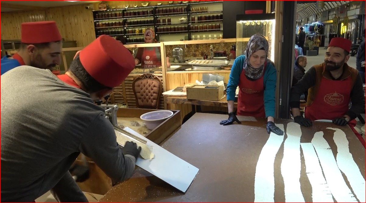 Ramazan ayının vazgeçilmezi küncülü helvanın kuyruğu bitmiyor
