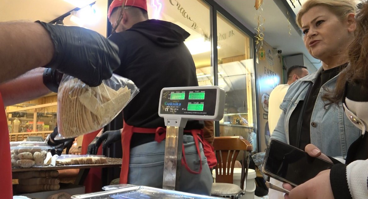 Ramazan ayının vazgeçilmezi küncülü helvanın kuyruğu bitmiyor
