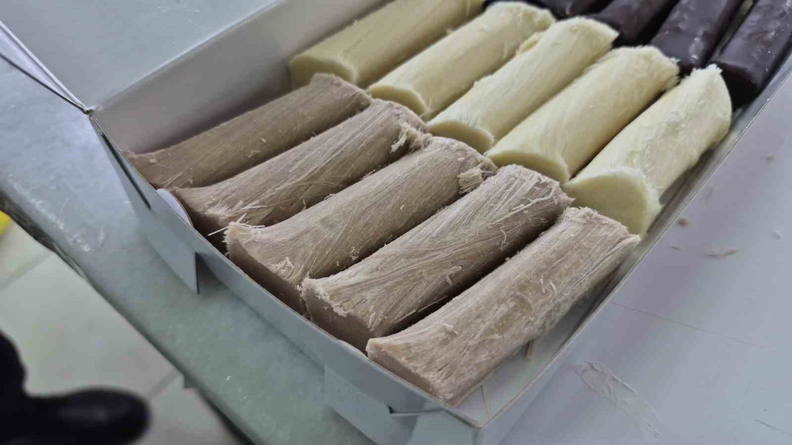 Ramazan Ayı’nın yaklaşmasıyla hurma ve helva satışları yoğunlaştı
Ramazan Ayı’nın yaklaşmasıyla hurma ve helva satışları yoğunlaştı