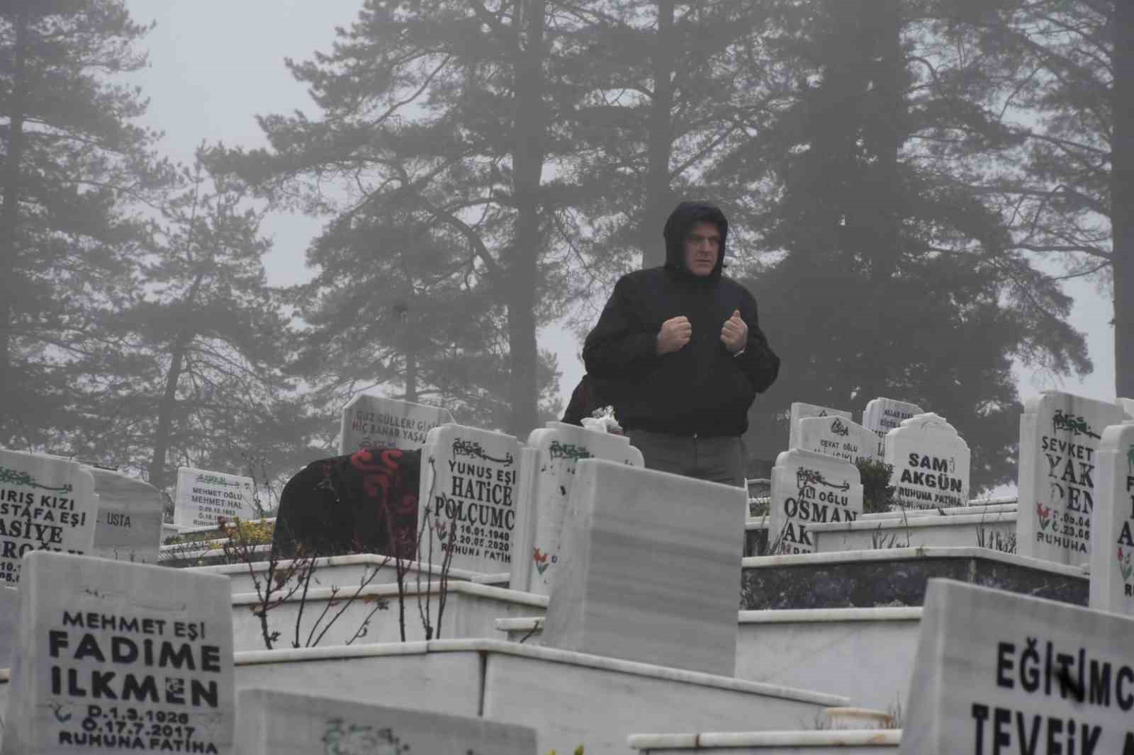 Ramazan Bayramı öncesi mezarlıklara akın ettiler: Kabir başında dua ve gözyaşı
