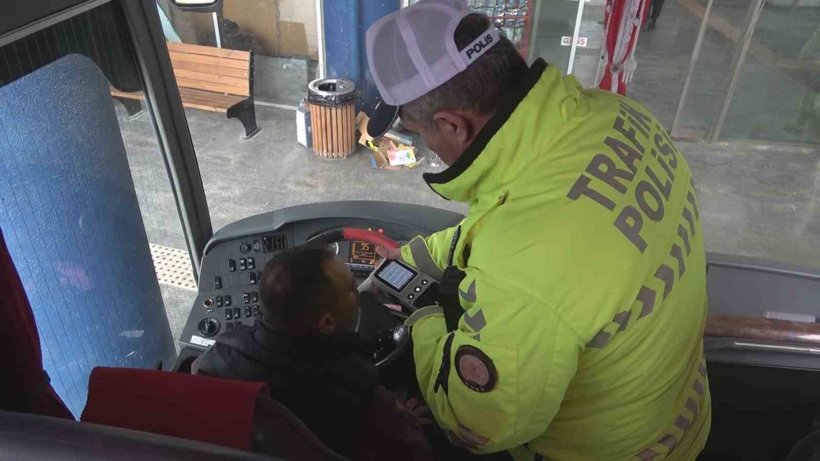 Ramazan Bayramı öncesi otobüs terminalinde trafik denetimi
