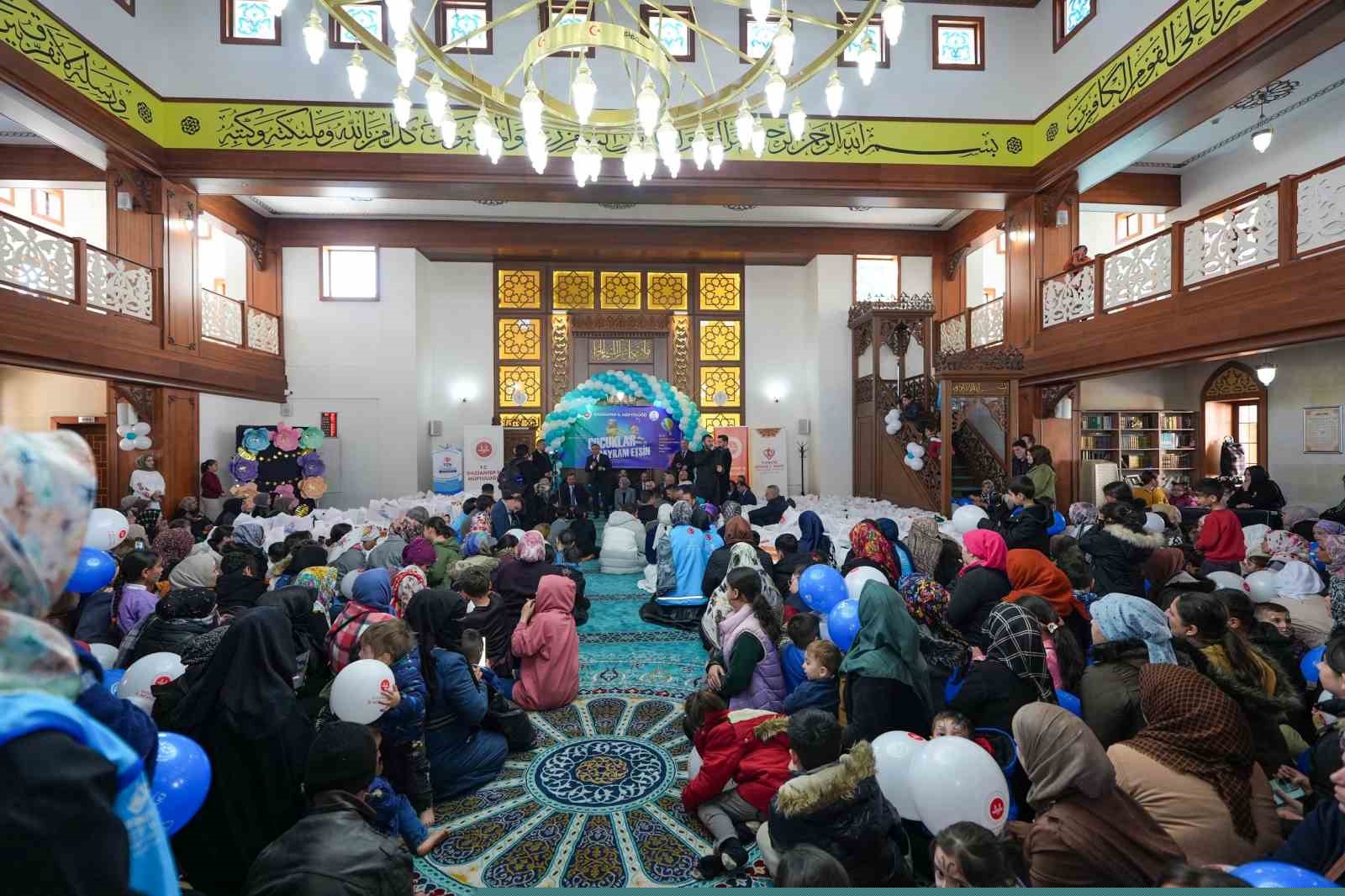 Ramazan Bayramı öncesi yetim çocukların yüzleri güldürüldü
