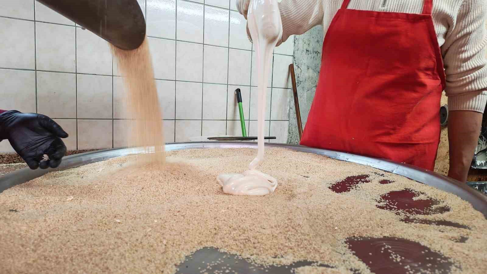 Ramazan geleneği ’Susamlı helva’ tezgahlarda
