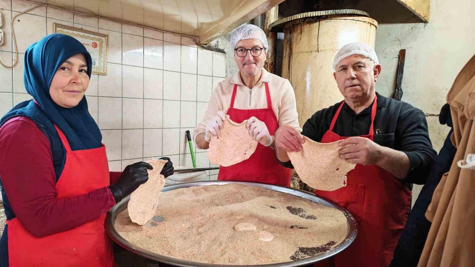 Ramazan geleneği ’Susamlı helva’ tezgahlarda
