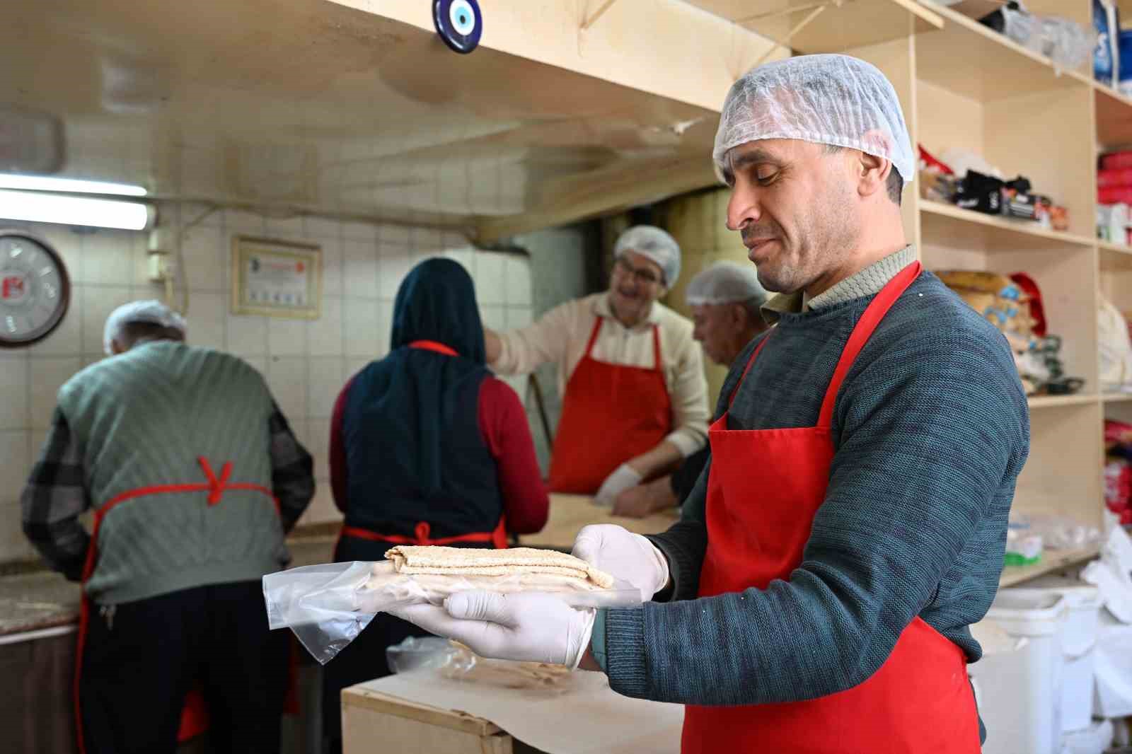 Ramazan geleneği ’Susamlı helva’ tezgahlarda
