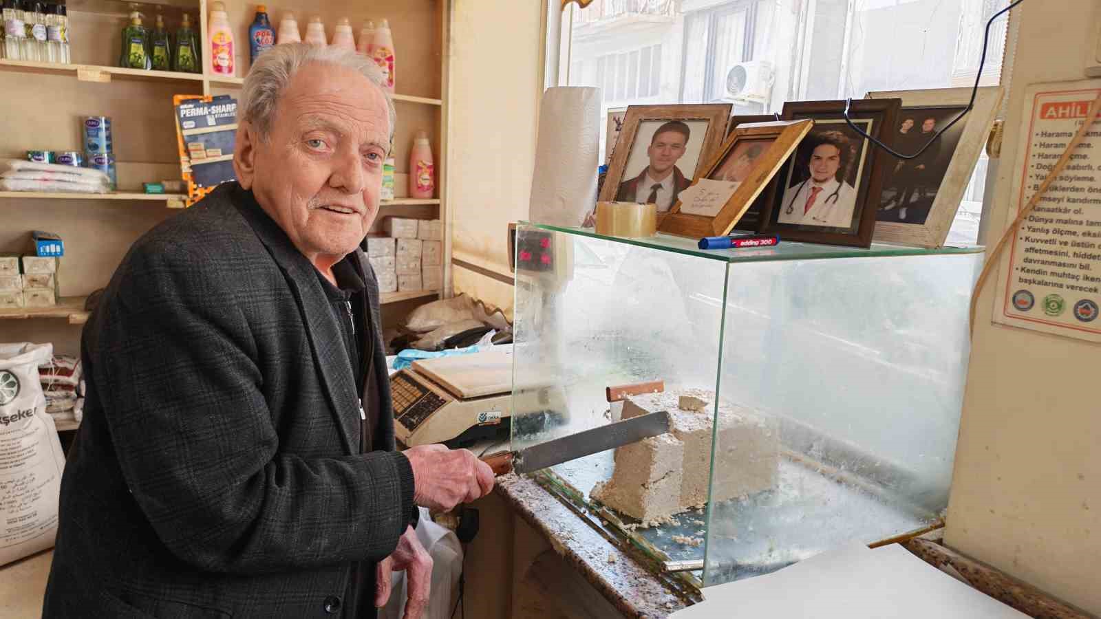 Ramazan geleneği ’Susamlı helva’ tezgahlarda
