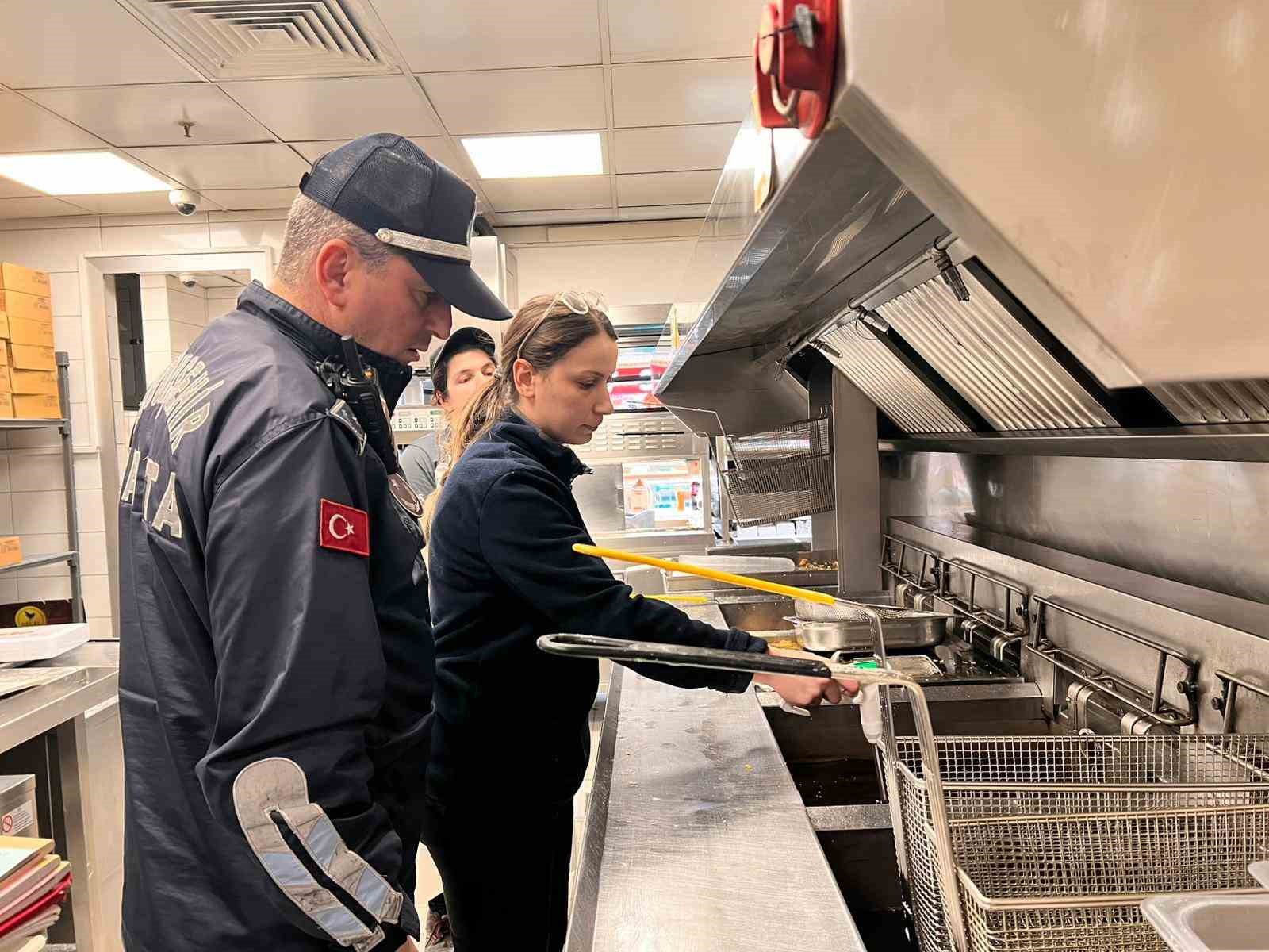 Ramazan öncesi gıda işletmelerine zabıtadan denetim
Ramazan öncesi gıda işletmelerine zabıtadan denetim