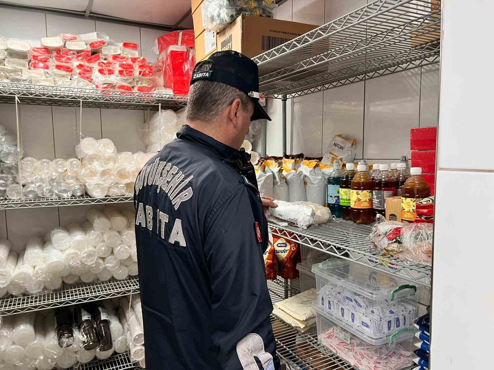 Ramazan öncesi gıda işletmelerine zabıtadan denetim
Ramazan öncesi gıda işletmelerine zabıtadan denetim