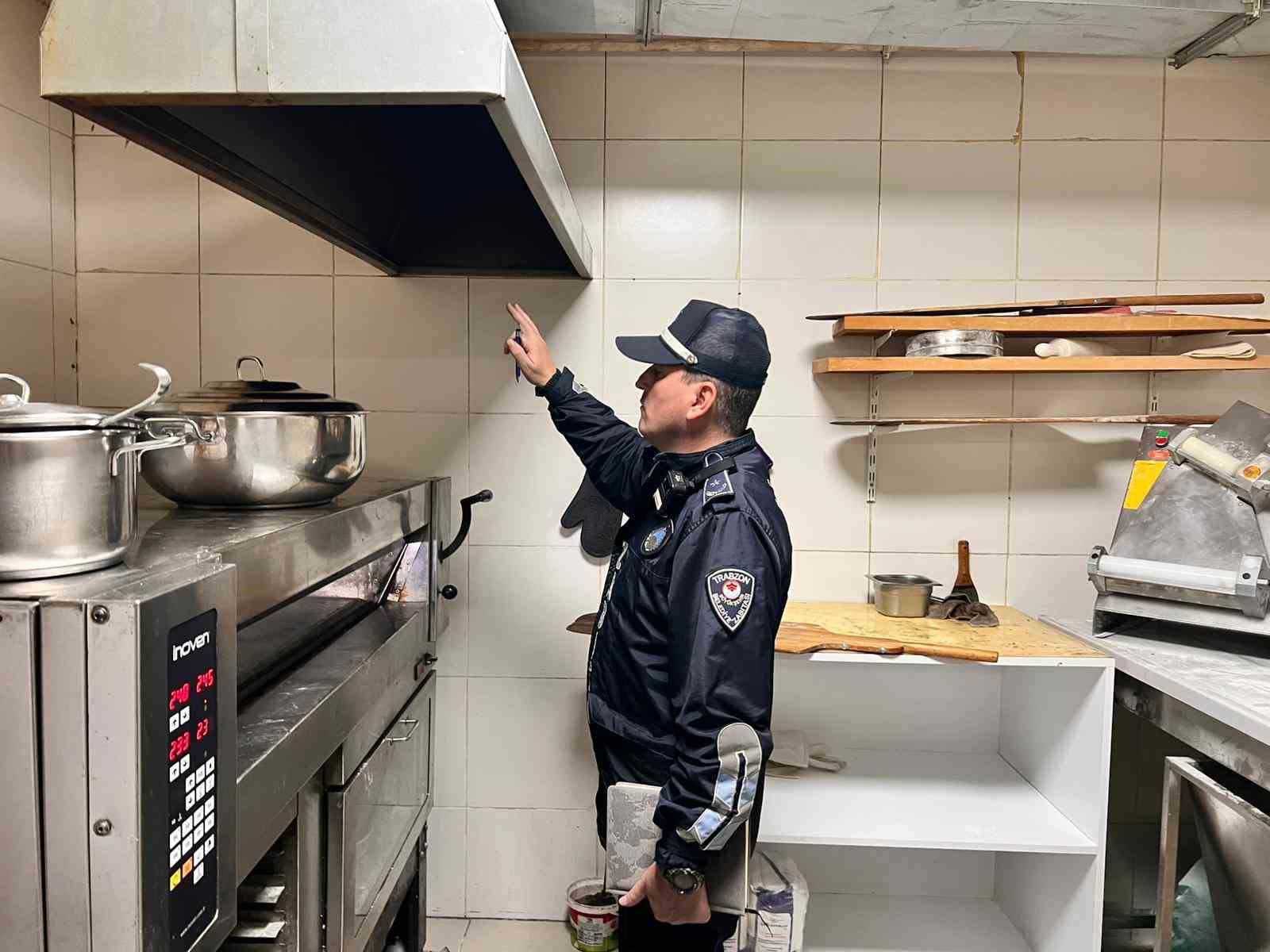 Ramazan öncesi gıda işletmelerine zabıtadan denetim
Ramazan öncesi gıda işletmelerine zabıtadan denetim