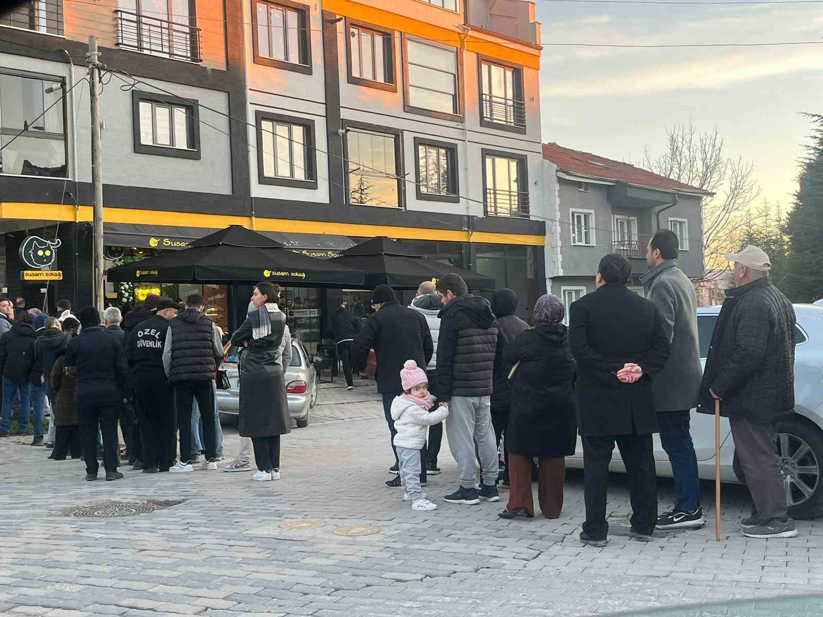 Ramazan pidesi kuyrukları uzuyor
