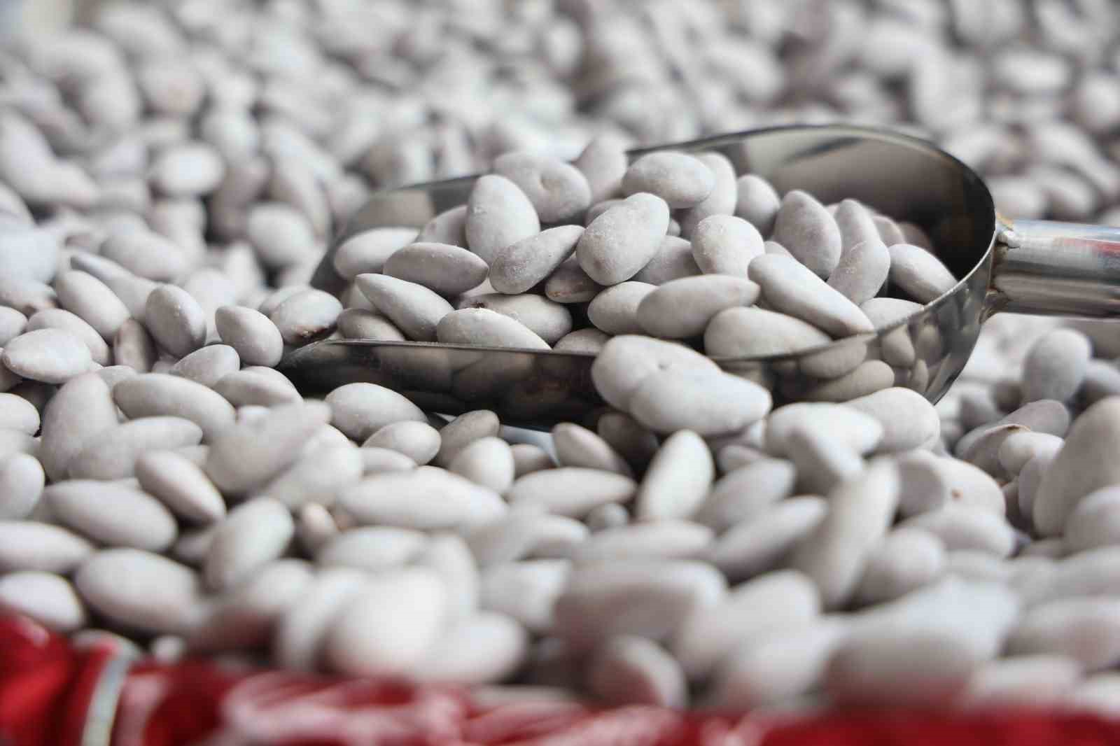 Ramazan soflarının vazgeçilmezi ’Badem Şekerine’ yoğun talep
