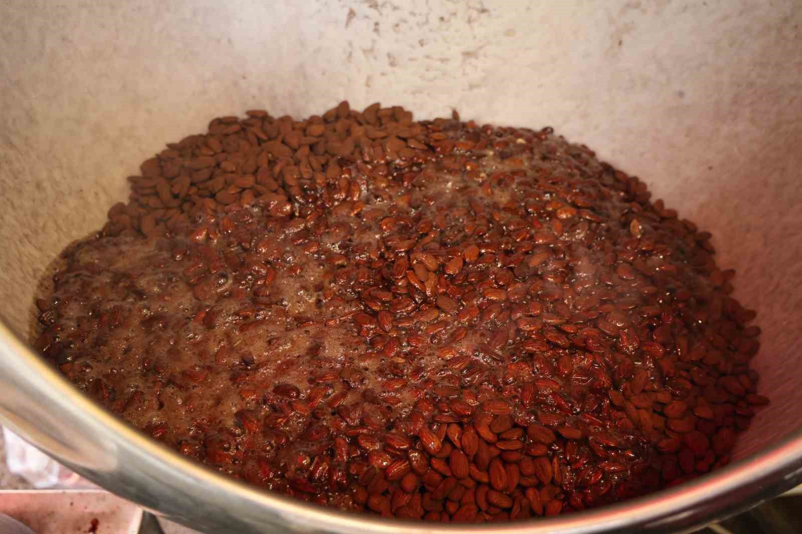 Ramazan soflarının vazgeçilmezi ’Badem Şekerine’ yoğun talep
