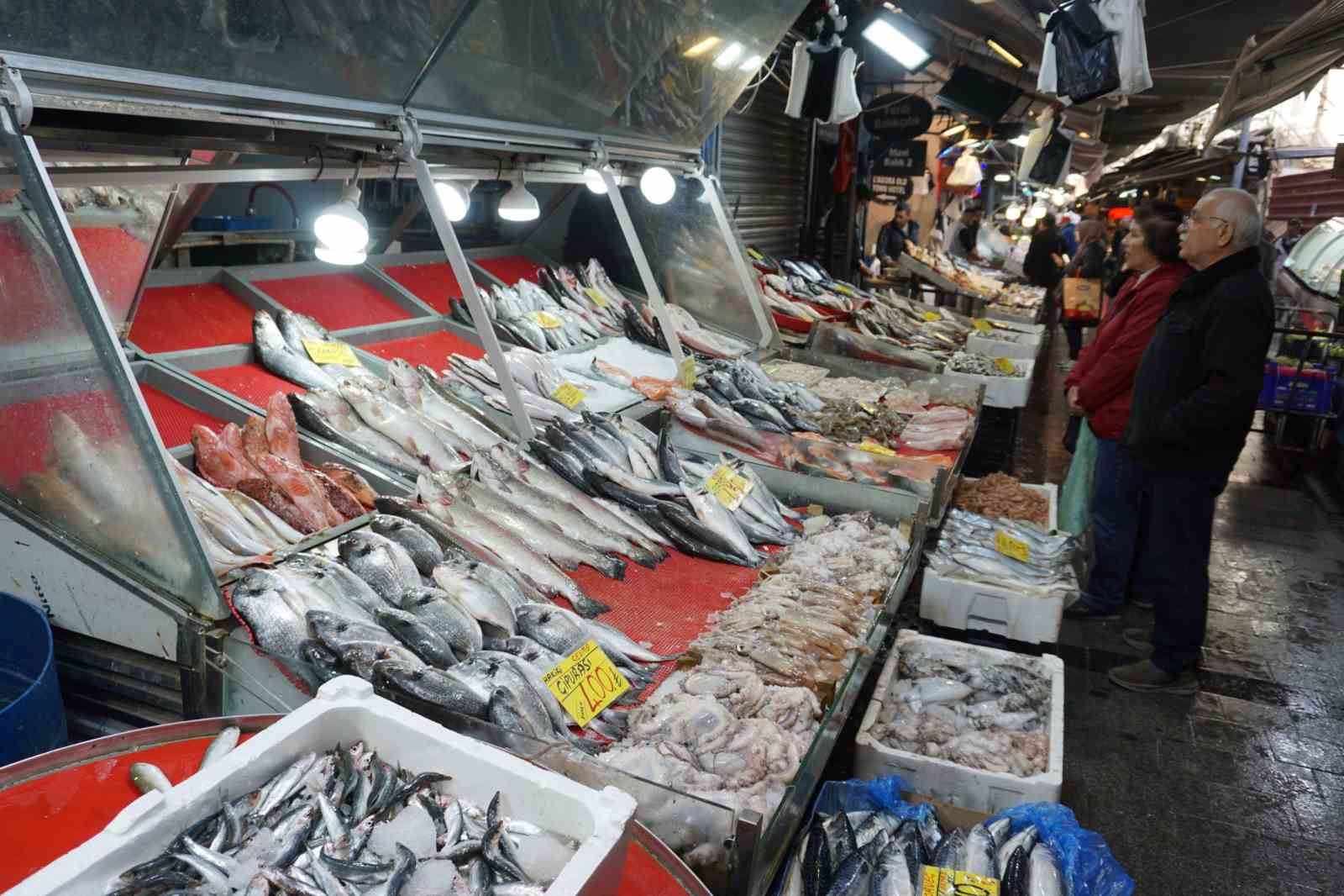 Ramazan sofralarında ’balık’ ikilemi: Şifa mı, susuzluk mu
Ramazan sofralarında ’balık’ ikilemi: Şifa mı, susuzluk mu