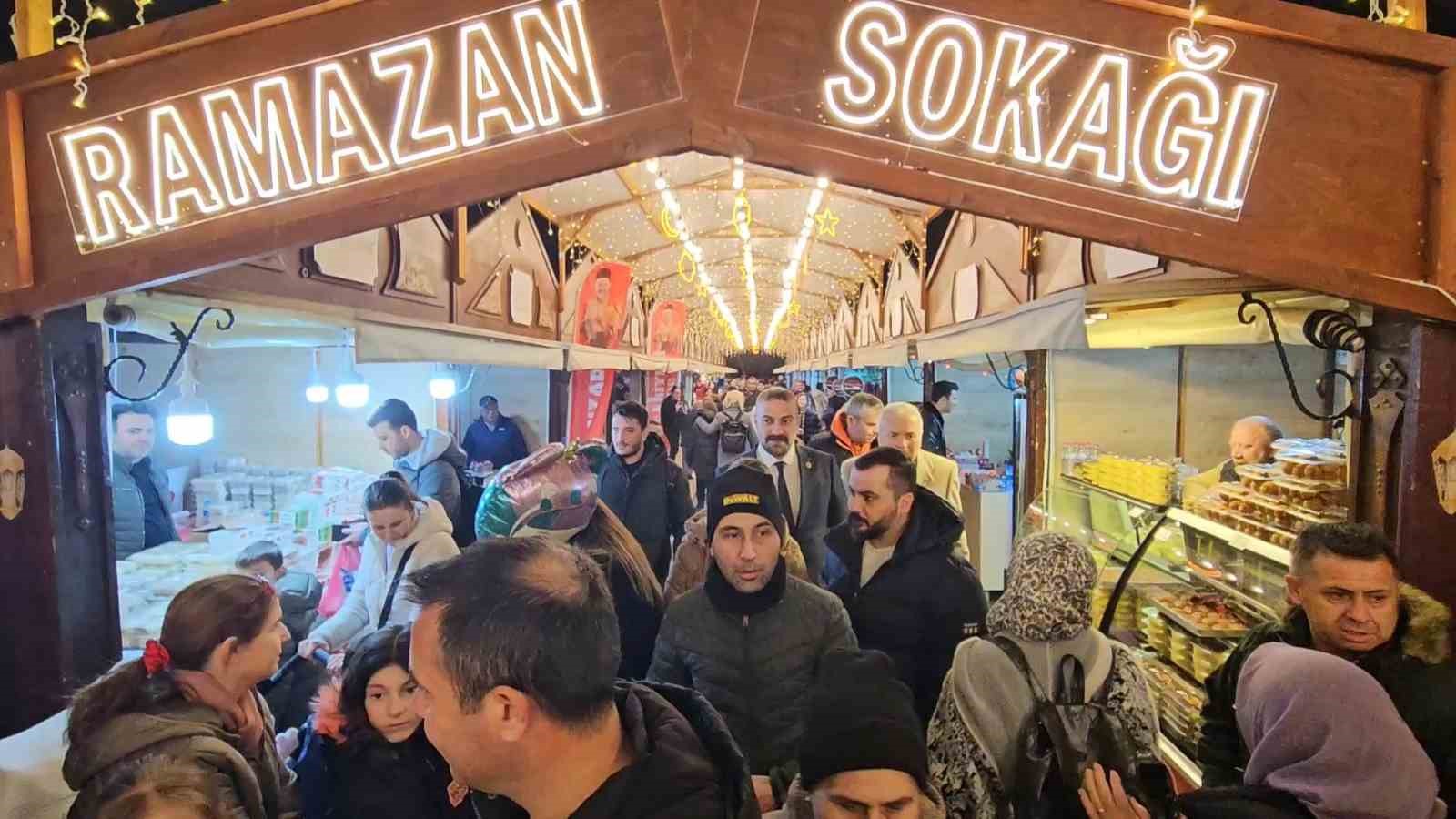 Ramazan Sokağı, Selimiye’nin gölgesinde kapılarını açtı
Ramazan Sokağı, Selimiye’nin gölgesinde kapılarını açtı