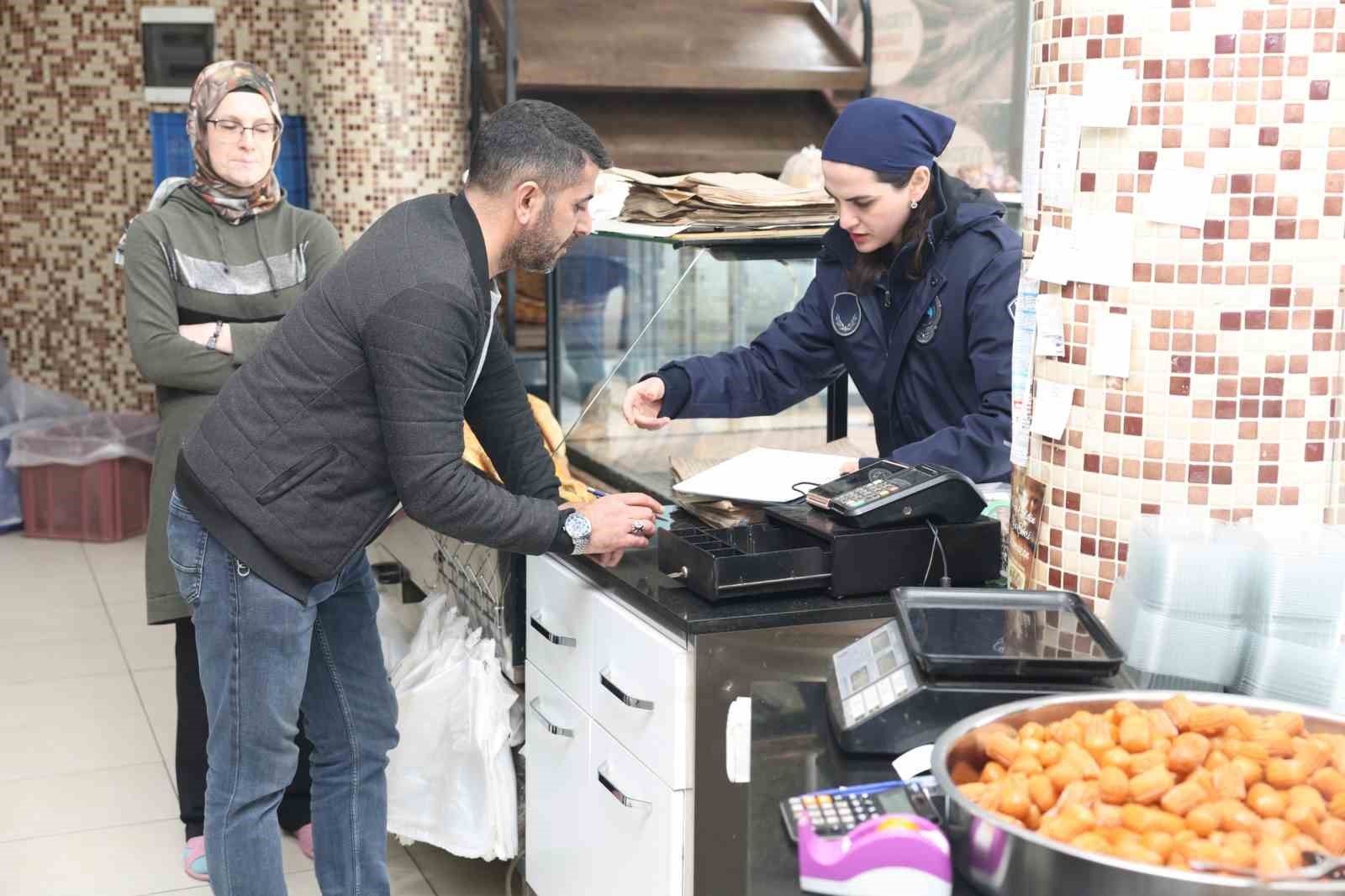 Ramazan’da fırın ve pastanelere sıkı denetim
Ramazan’da fırın ve pastanelere sıkı denetim