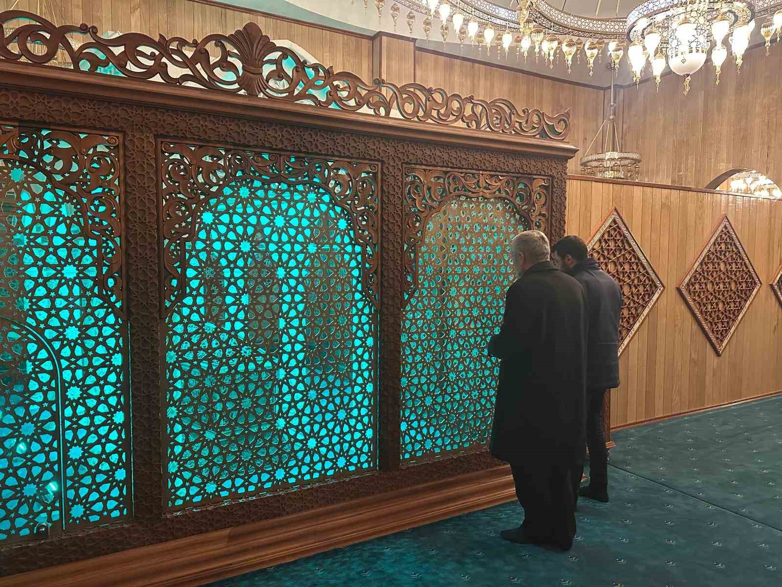 Ramazan’da Veysel Karani Türbesi’ne ziyaretçi akını
