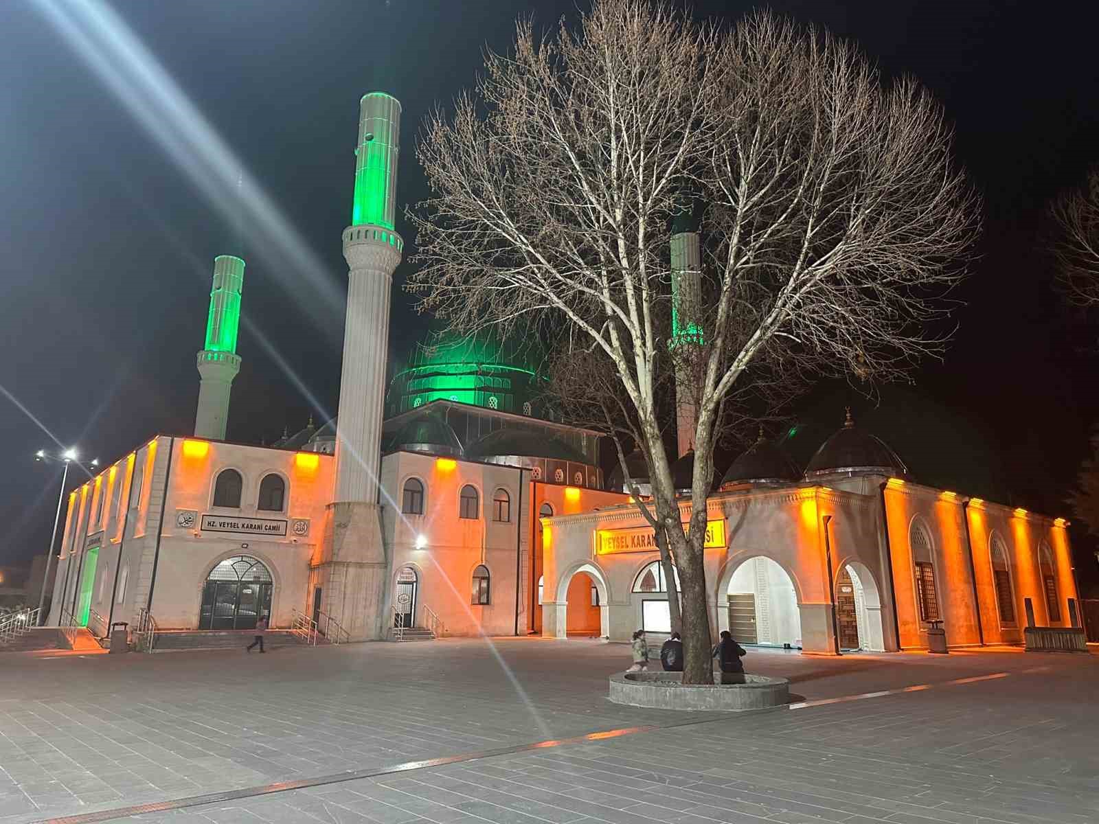 Ramazan’da Veysel Karani Türbesi’ne ziyaretçi akını
