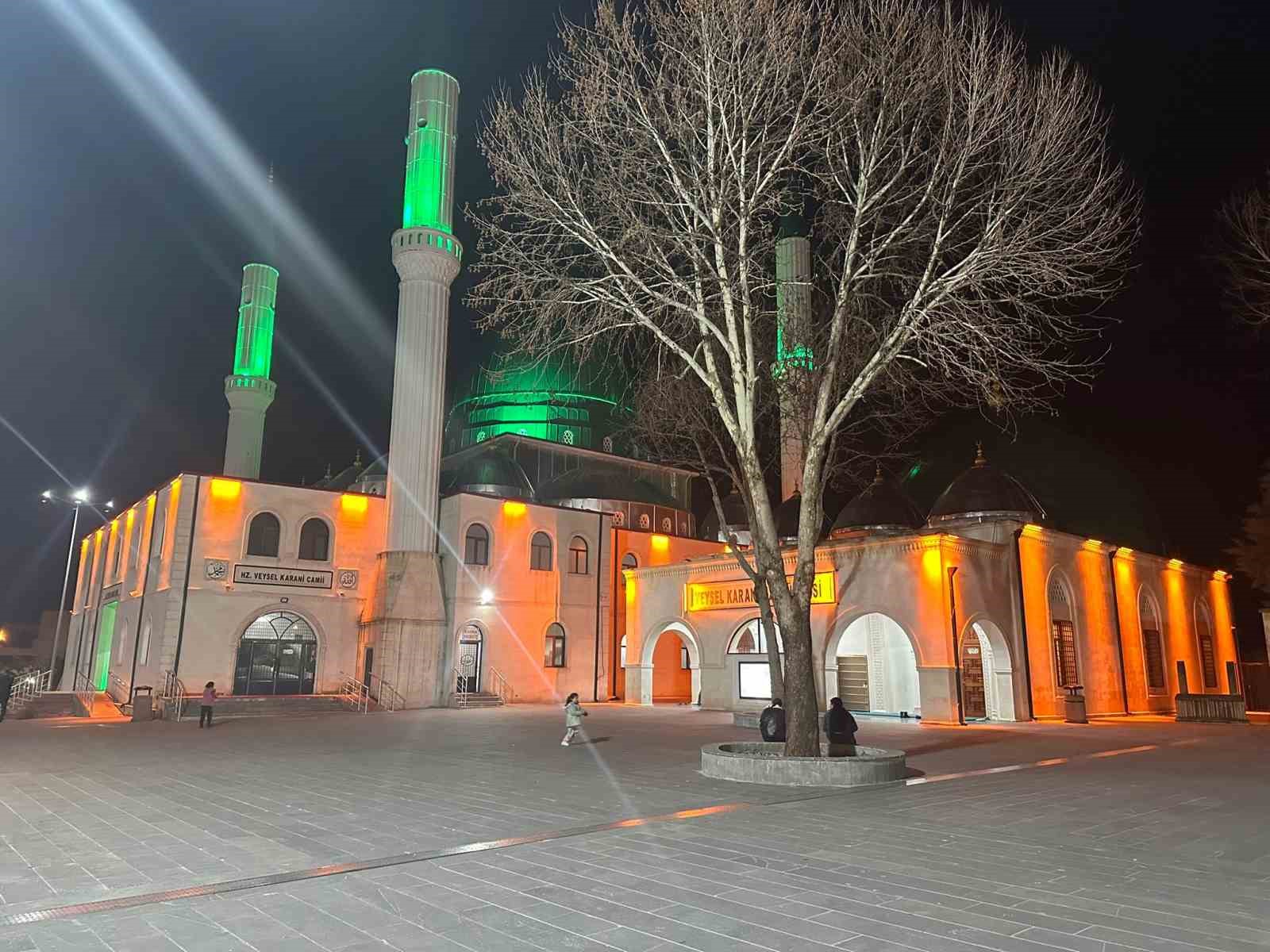 Ramazan’da Veysel Karani Türbesi’ne ziyaretçi akını
