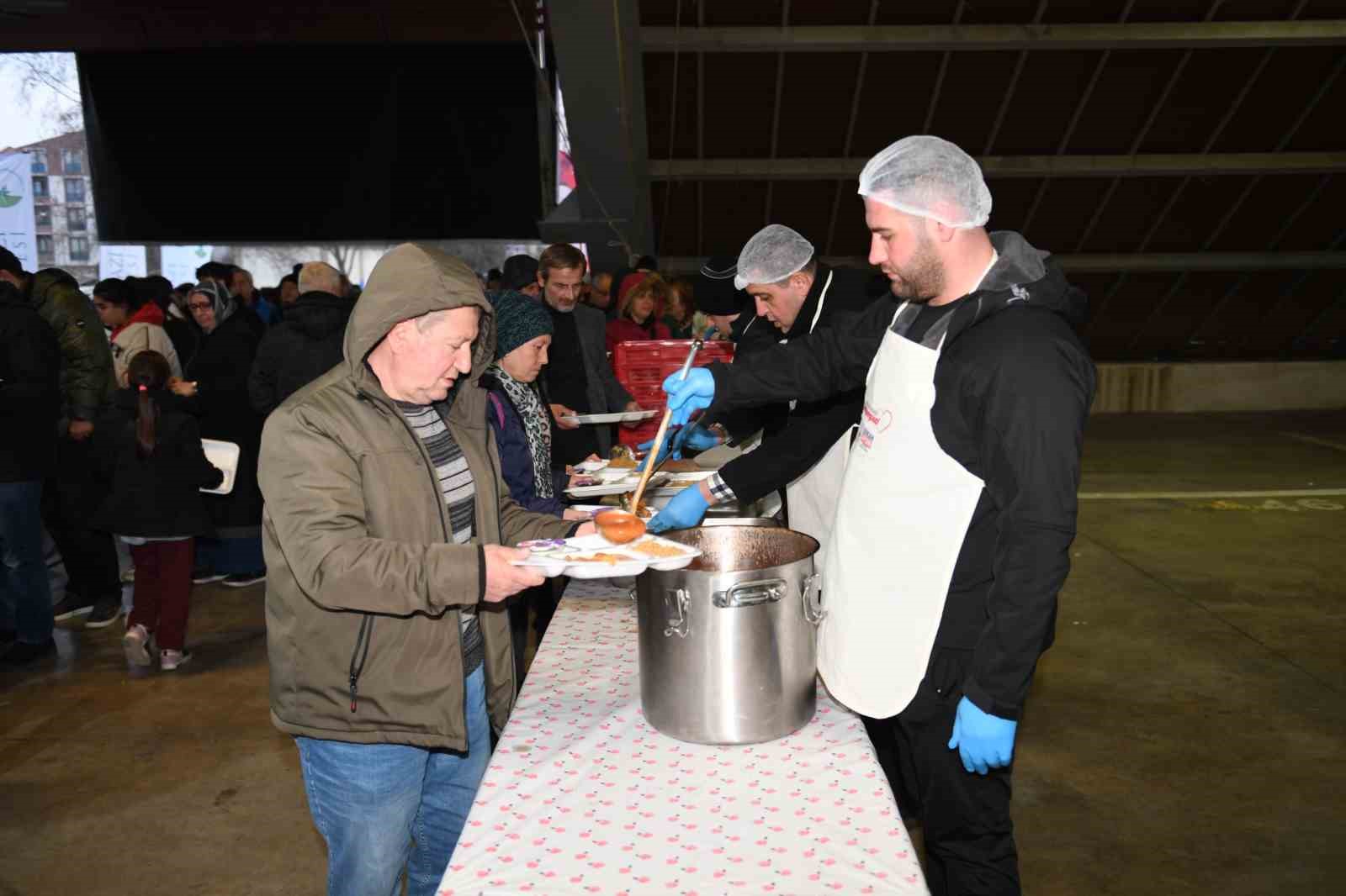 Ramazan’ın bereketi 1050 konutlar’da paylaşıldı
