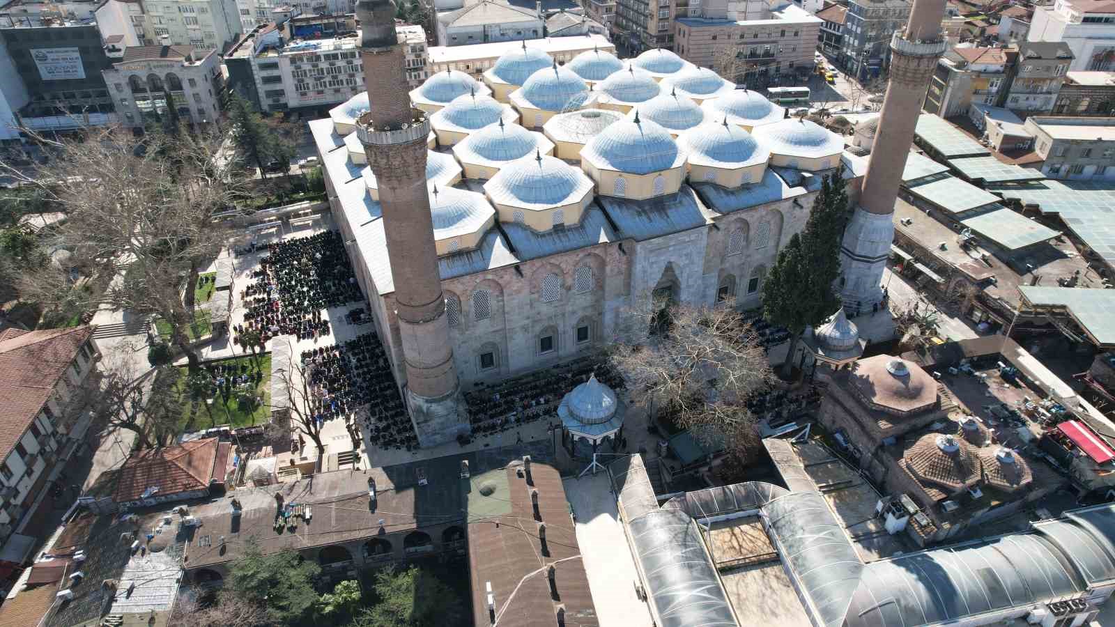 Ramazan’ın ilk Cuma’sı Ulucami doldu taştı
