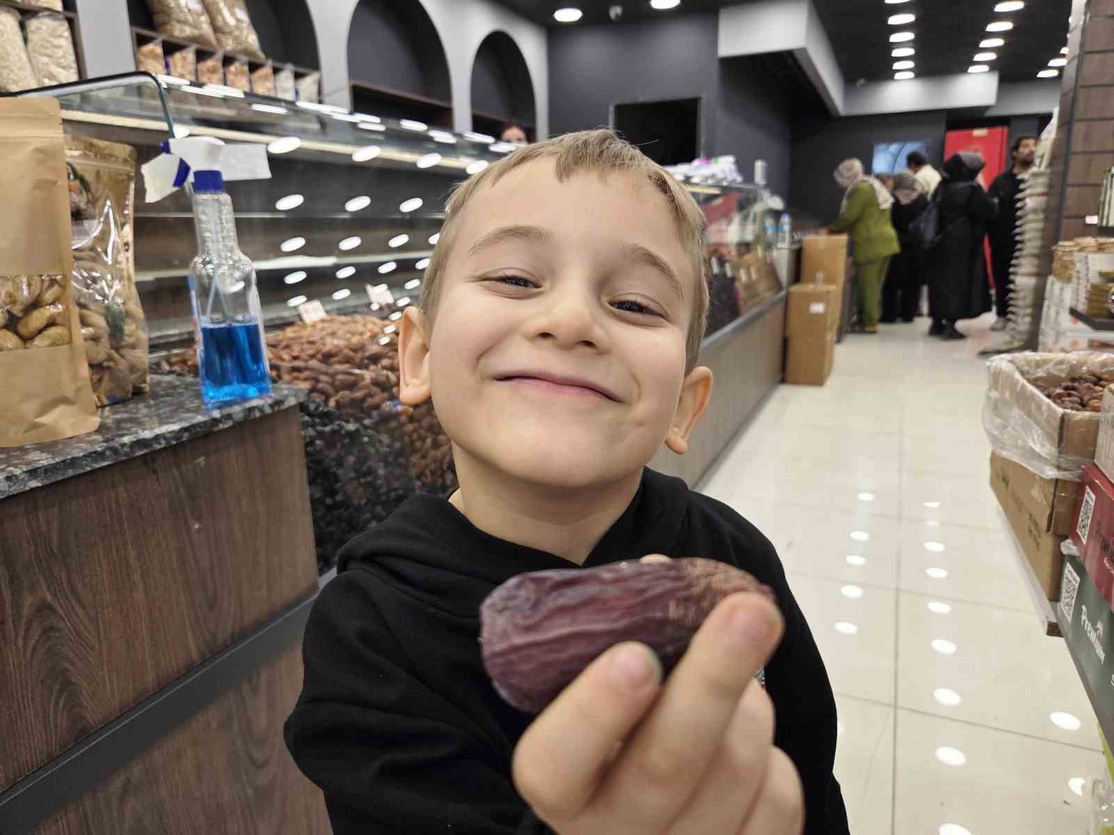 Ramazan’ın vazgeçilmezi hurmaya yoğun ilgi
