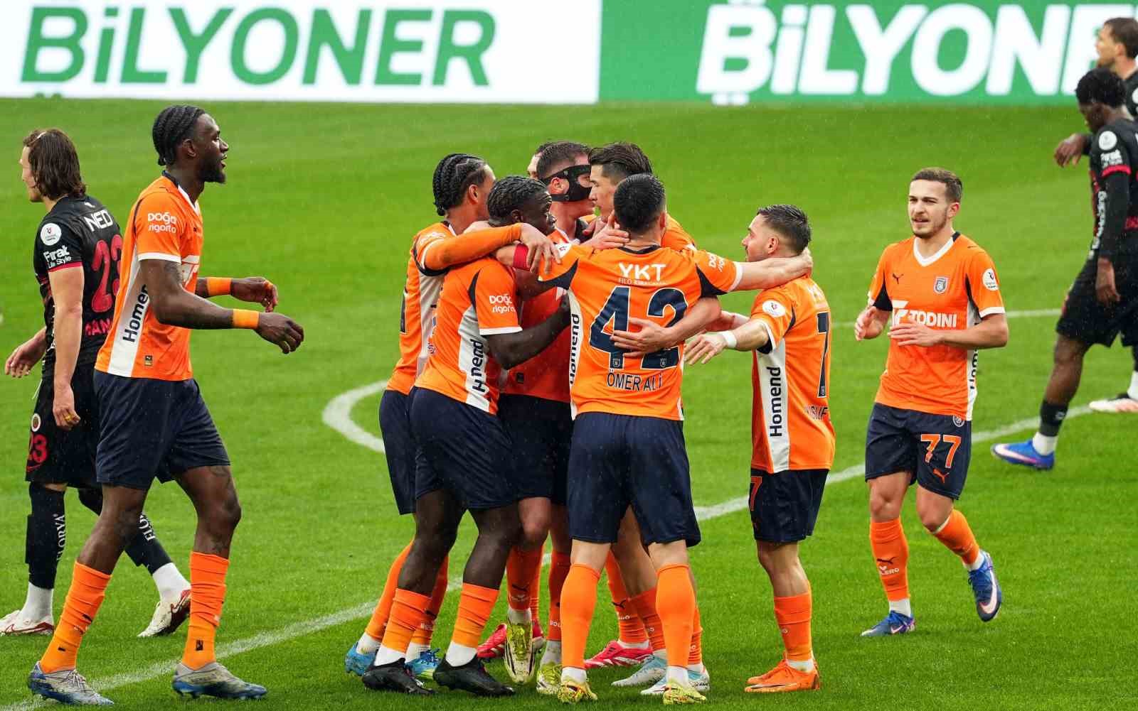 RAMS Başakşehir, son dakikalarda bulduğu golle hedefini sürdürdü
