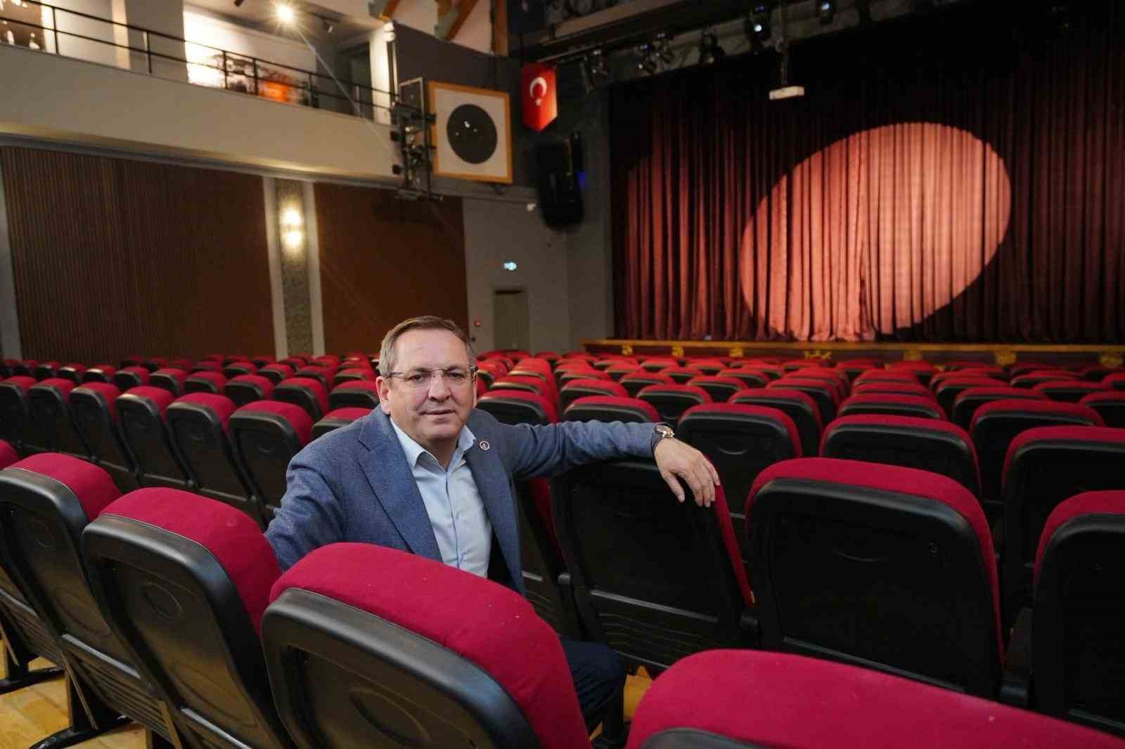 Rauf Denktaş Kültür Merkezi Perdelerini açıyor
