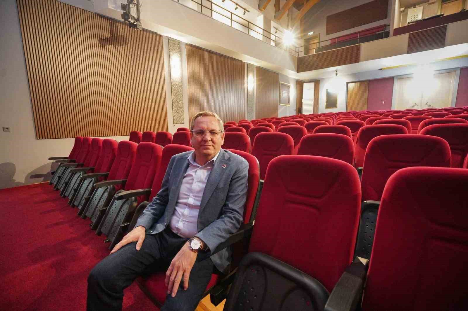 Rauf Denktaş Kültür Merkezi Perdelerini açıyor
