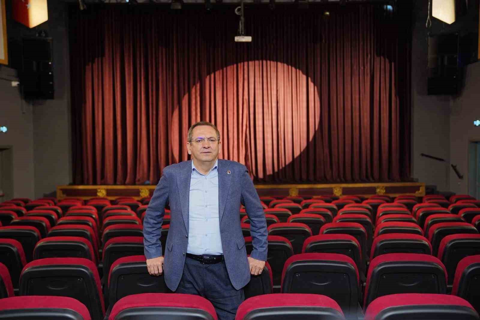 Rauf Denktaş Kültür Merkezi Perdelerini açıyor
