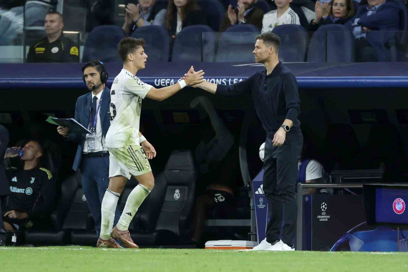 Real Madrid, Xabi Alonso ile yollarını ayırdı
