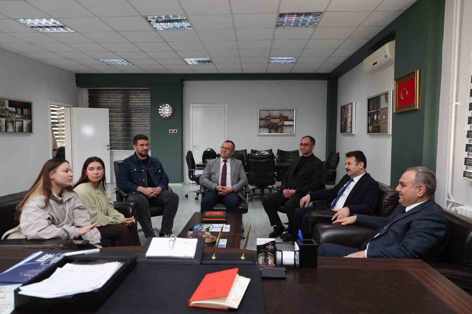 Rektör Altun, IEEE Kulübü öğrencileri ile bir araya geldi
