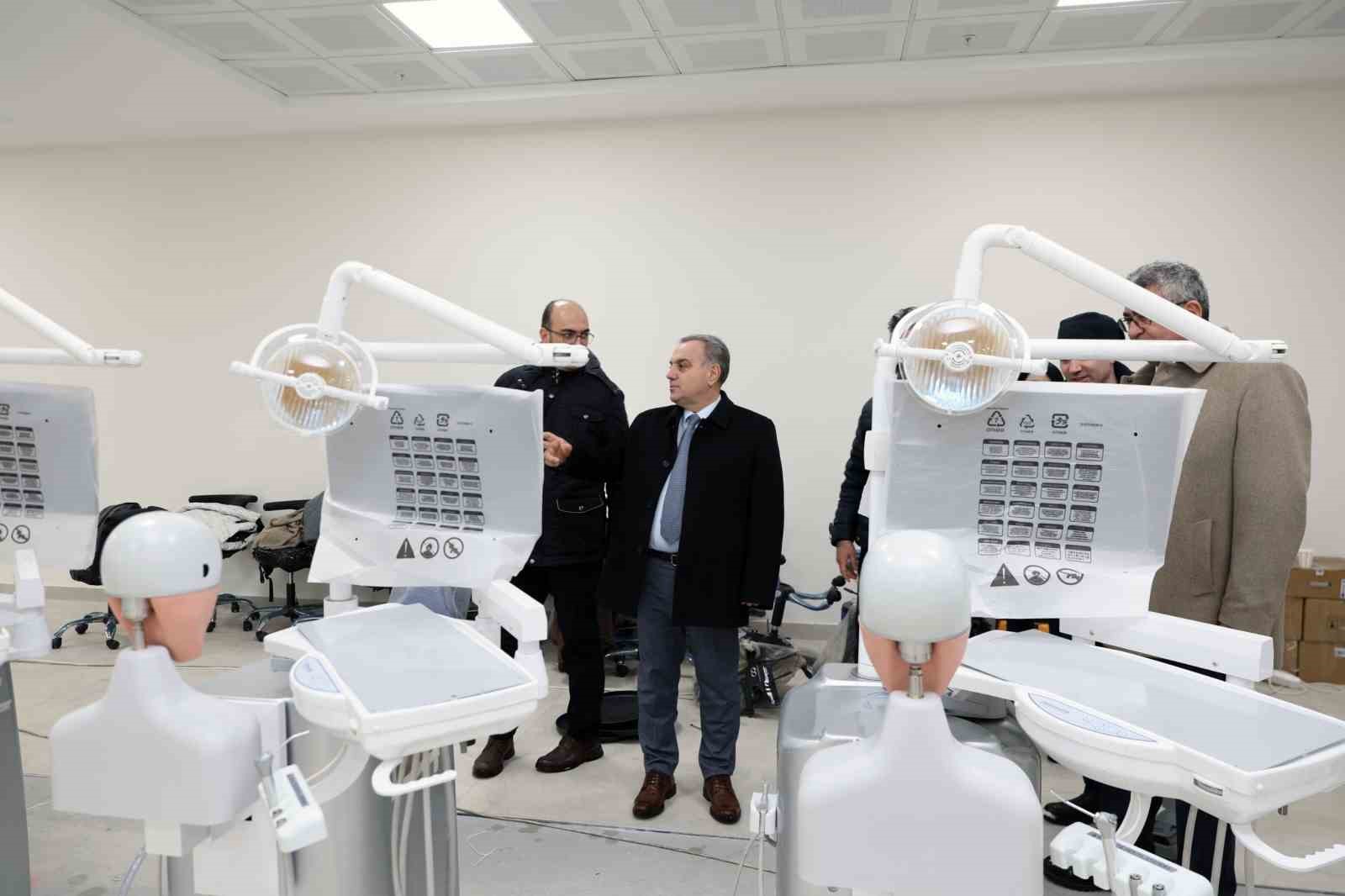 Rektör Altun, Yeni Diş Hastanesi Binası’nı inceledi
