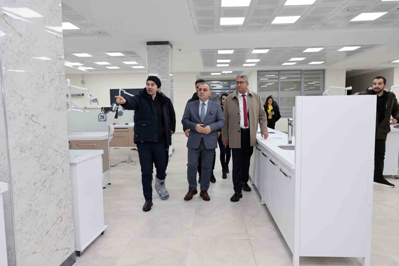 Rektör Altun, Yeni Diş Hastanesi Binası’nı inceledi
