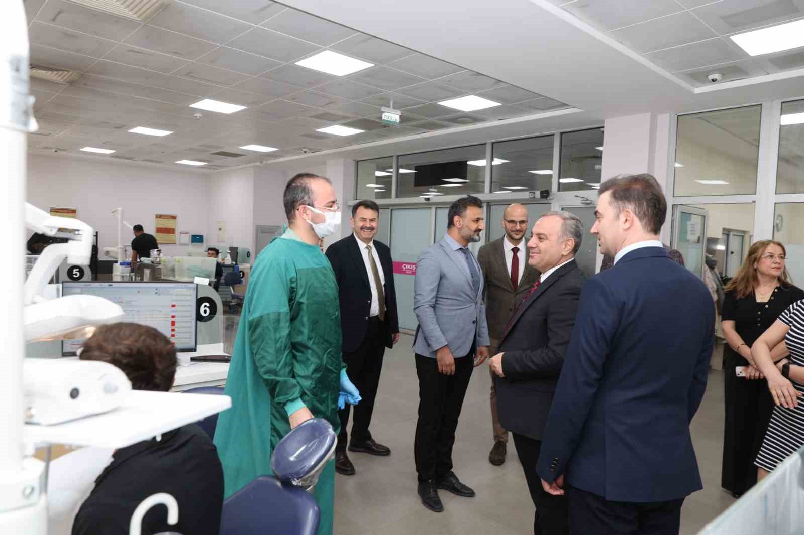 Rektör Altun’dan Diş Hekimliği Fakültesi’ne ziyaret
