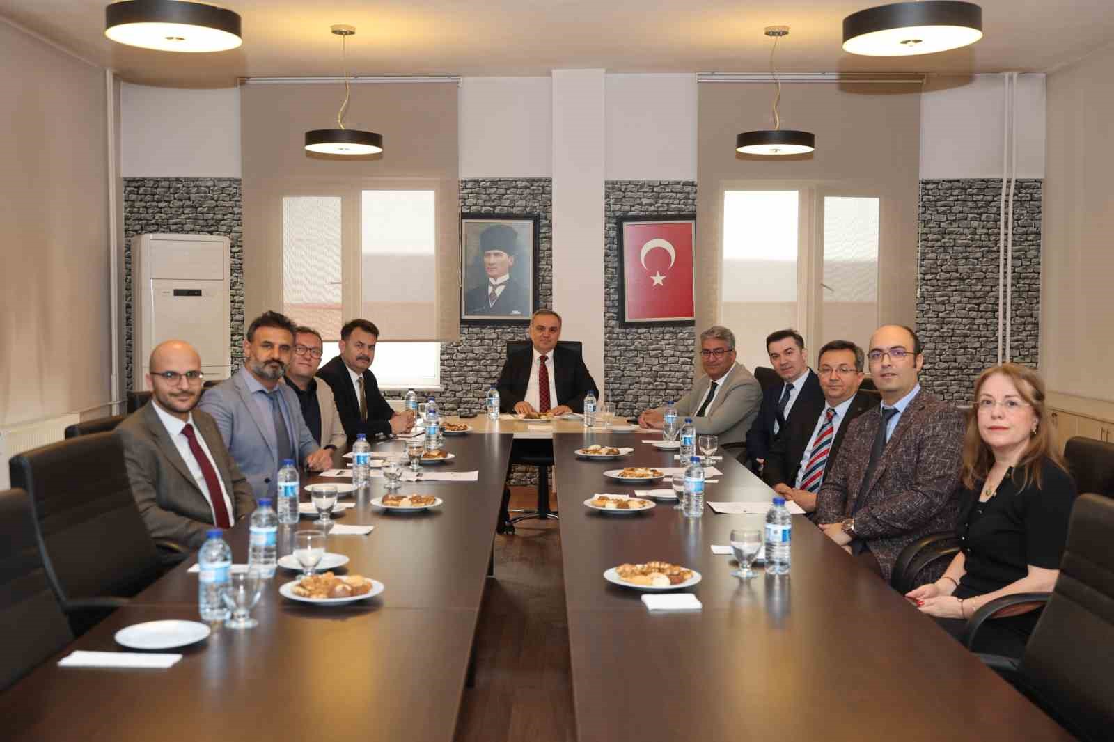 Rektör Altun’dan Diş Hekimliği Fakültesi’ne ziyaret
