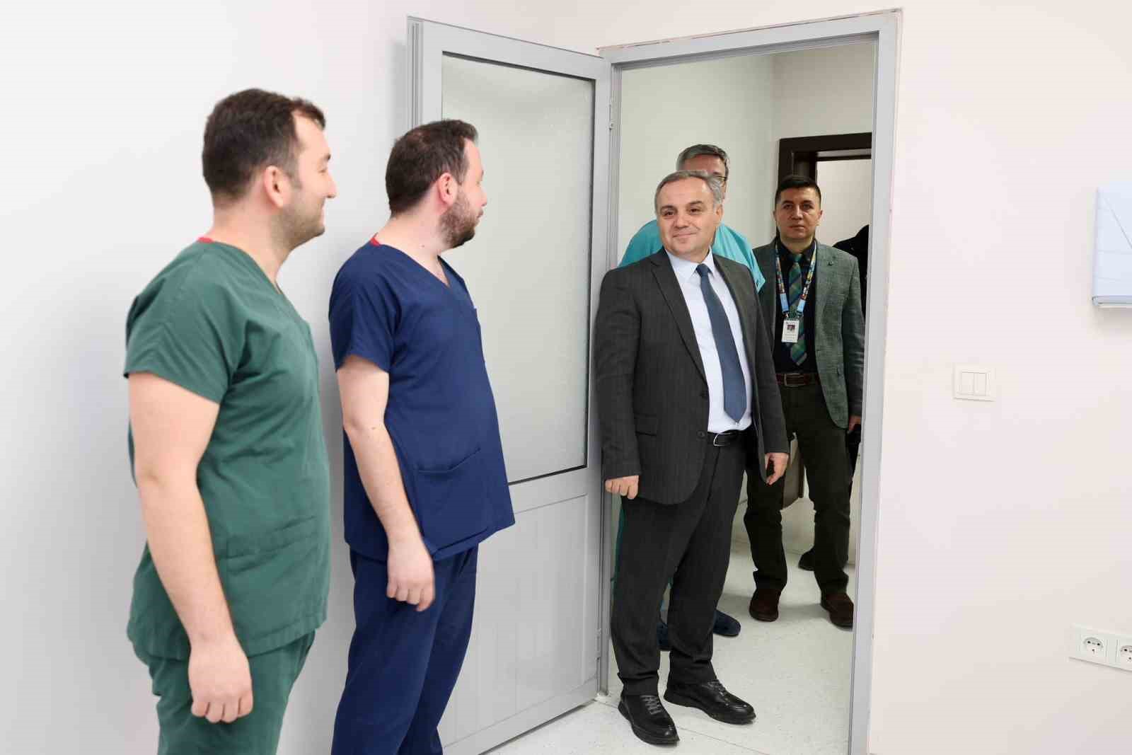 Rektör Altun’dan hastane personeline ziyaret
